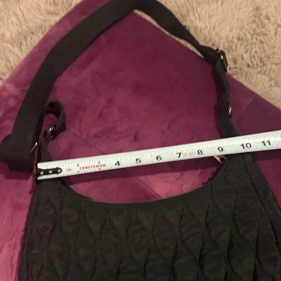 Black Quilted Shoulder Bag Adjustable Shoulder Strap Pocket Zipper Closure Purse - Picture 5 of 7